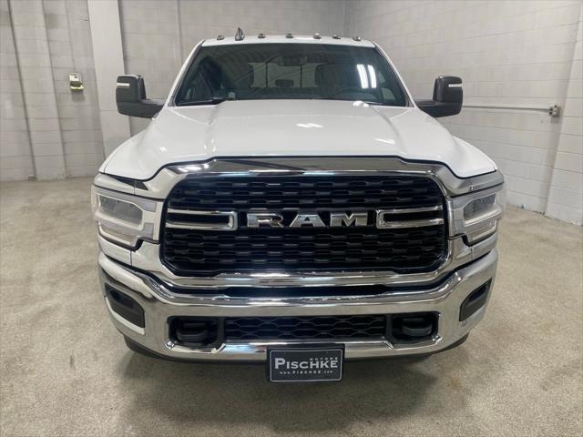 2024 RAM Ram 3500 Chassis Cab RAM 3500 SLT CREW CAB CHASSIS 4X4 60 CA
