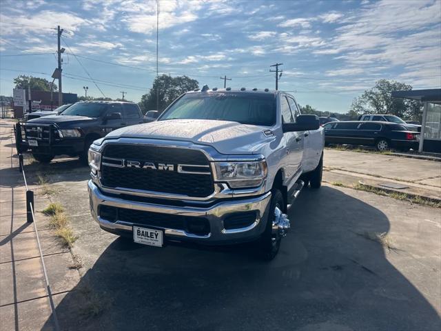 2022 RAM 3500 Tradesman Crew Cab 4x4 8 Box