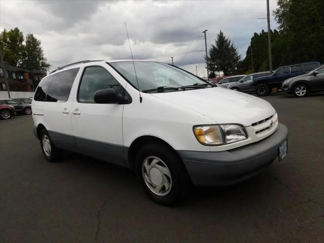 2000 Toyota Sienna LE for sale in Gresham, OR