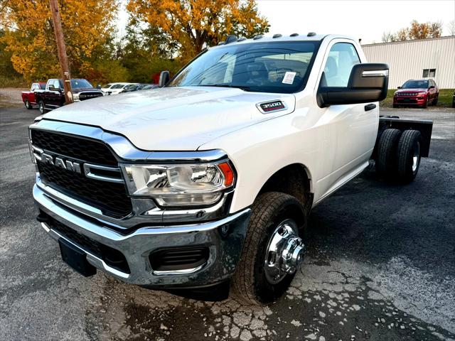 2024 RAM Ram 3500 Chassis Cab RAM 3500 TRADESMAN CHASSIS REGULAR CAB 4X4 60 CA