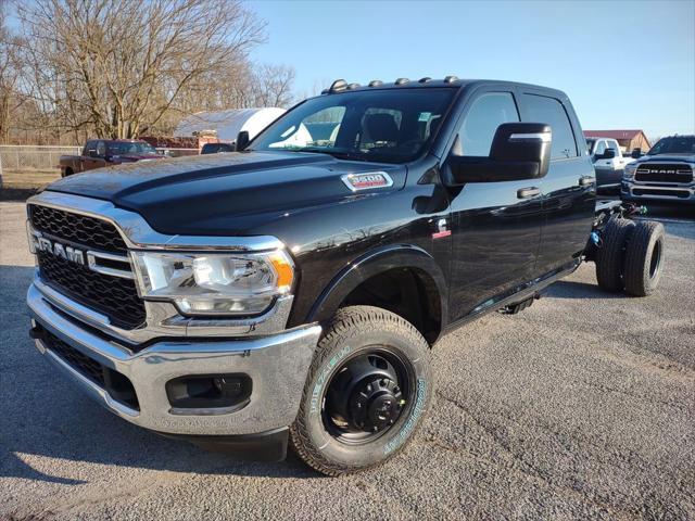 2024 RAM Ram 3500 Chassis Cab RAM 3500 TRADESMAN CREW CAB CHASSIS 4X4 60 CA