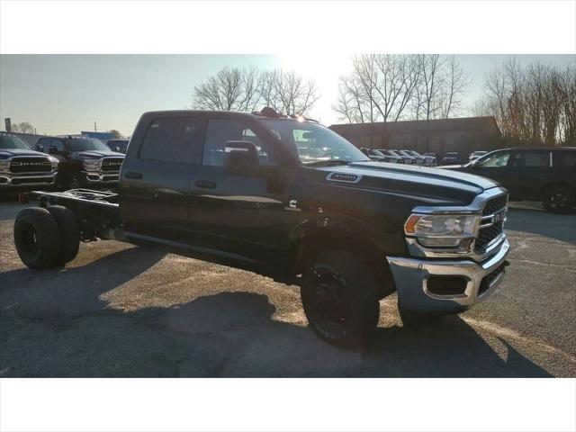 2024 RAM Ram 3500 Chassis Cab RAM 3500 TRADESMAN CREW CAB CHASSIS 4X4 60 CA