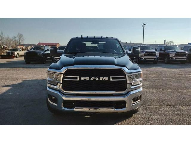 2024 RAM Ram 3500 Chassis Cab RAM 3500 TRADESMAN CREW CAB CHASSIS 4X4 60 CA