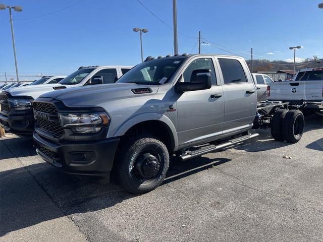 2024 RAM Ram 3500 Chassis Cab RAM 3500 TRADESMAN CREW CAB CHASSIS 4X4 60 CA