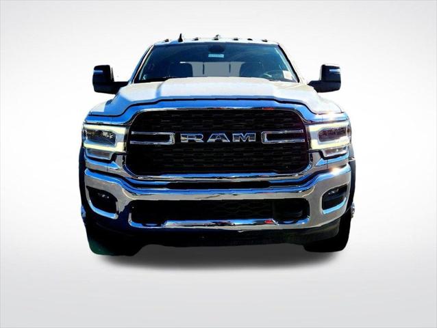 2024 RAM Ram 4500 Chassis Cab RAM 4500 SLT CHASSIS CREW CAB 4X4 60 CA 2024 RAM Ram 4500 Chassis Cab RAM 4500 SLT CHASSIS CREW CAB 4X4 60 CA