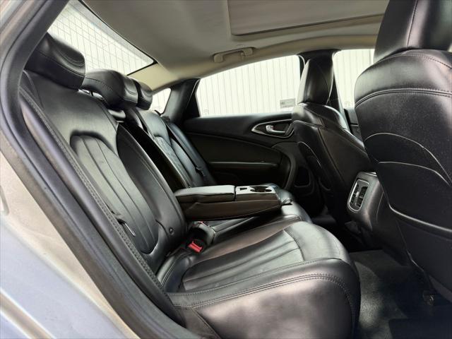 2016 Chrysler 200 C