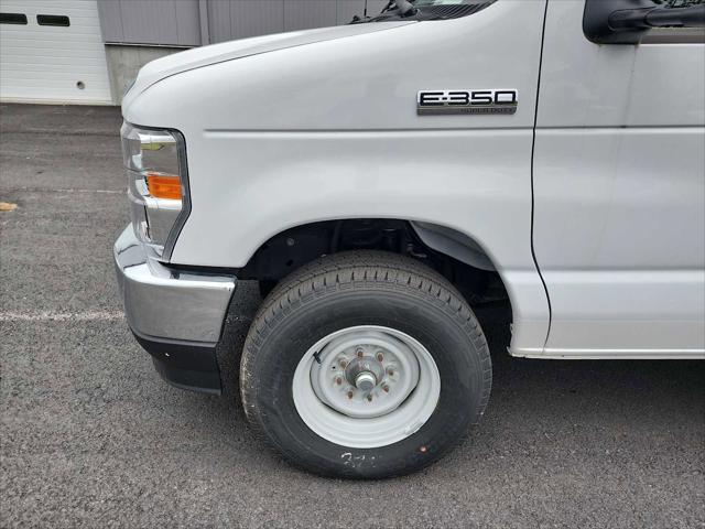 2024 Ford E-350 Cutaway E-350 SRW