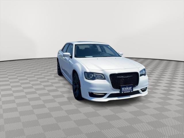 2023 Chrysler Chrysler 300 300 TOURING L RWD