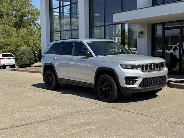 2024 Jeep Grand Cherokee GRAND CHEROKEE LAREDO 4X4
