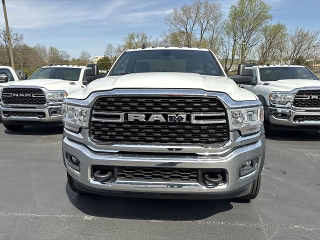 2024 RAM Ram 5500 Chassis Cab RAM 5500 SLT CHASSIS REGULAR CAB 4X4 120 CA 2024 RAM Ram 5500 Chassis Cab RAM 5500 SLT CHASSIS REGULAR CAB 4X4 120 CA