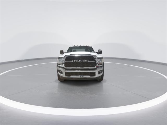 2024 RAM Ram 5500 Chassis Cab RAM 5500 SLT CHASSIS REGULAR CAB 4X4 120 CA 2024 RAM Ram 5500 Chassis Cab RAM 5500 SLT CHASSIS REGULAR CAB 4X4 120 CA