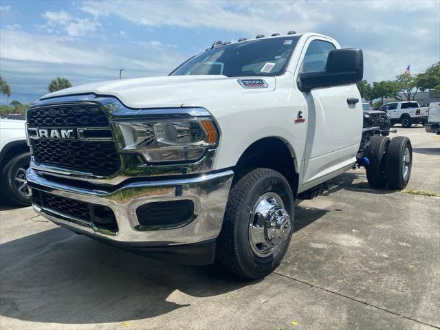 2024 RAM Ram 3500 Chassis Cab RAM 3500 TRADESMAN CHASSIS REGULAR CAB 4X4 60 CA