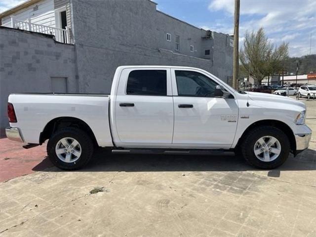 2024 RAM Ram 1500 Classic RAM 1500 CLASSIC TRADESMAN CREW CAB 4X4 57 BOX