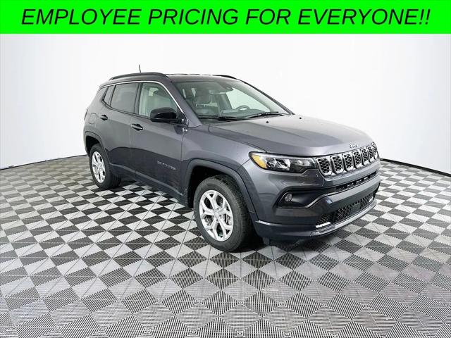 2024 Jeep Compass COMPASS LATITUDE 4X4