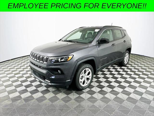 2024 Jeep Compass COMPASS LATITUDE 4X4