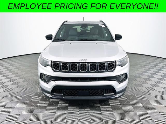 2024 Jeep Compass COMPASS LATITUDE 4X4