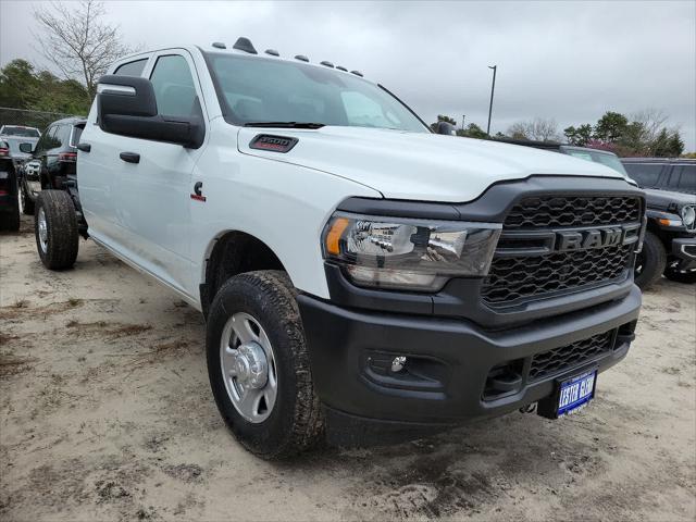 2024 RAM Ram 3500 Chassis Cab RAM 3500 TRADESMAN CREW CAB CHASSIS 4X4 60 CA 2024 RAM Ram 3500 Chassis Cab RAM 3500 TRADESMAN CREW CAB CHASSIS 4X4 60 CA