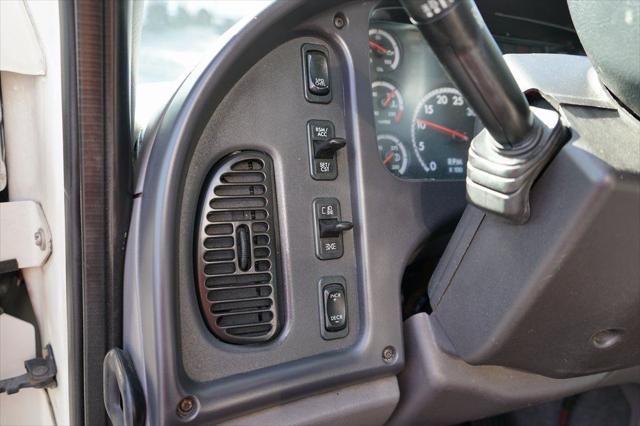 2013 Freightliner M2 106