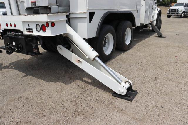 2017 Freightliner M2 106