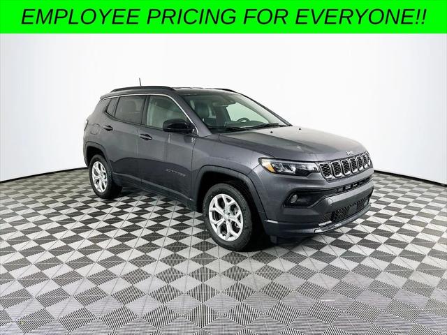 2024 Jeep Compass COMPASS LATITUDE 4X4