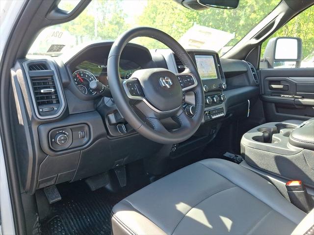 2024 Ram 3500 Chassis Cab Tradesman/SLT