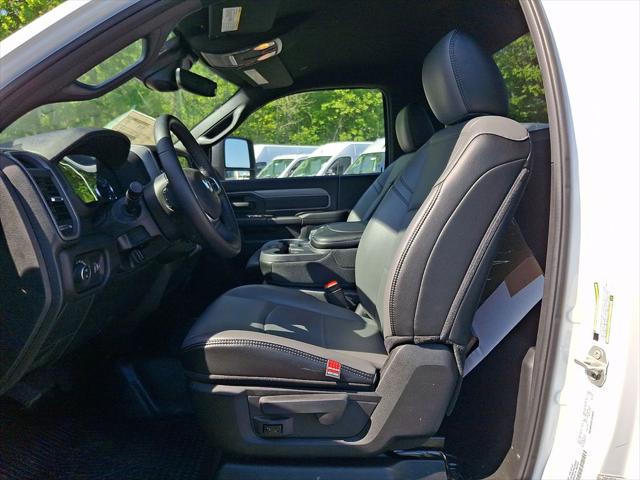 2024 Ram 3500 Chassis Cab Tradesman/SLT