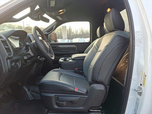 2024 Ram 3500 Chassis Cab Tradesman/SLT