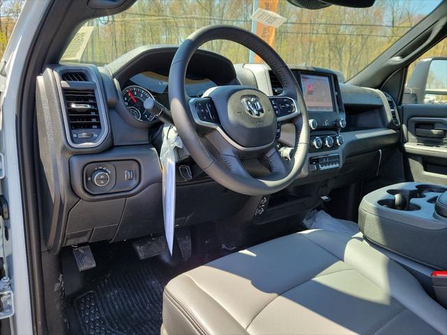 2024 Ram 3500 Chassis Cab Tradesman/SLT