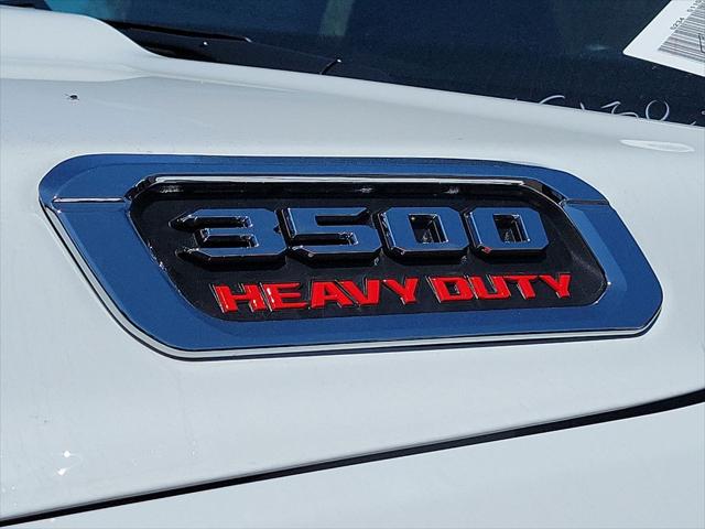 2024 Ram 3500 Chassis Cab Tradesman/SLT