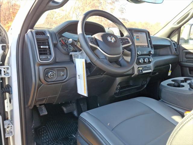 2024 Ram 3500 Chassis Cab Tradesman/SLT