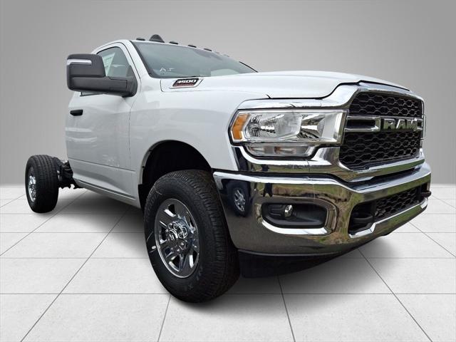 2024 RAM Ram 3500 Chassis Cab RAM 3500 TRADESMAN CHASSIS REGULAR CAB 4X4 60 CA