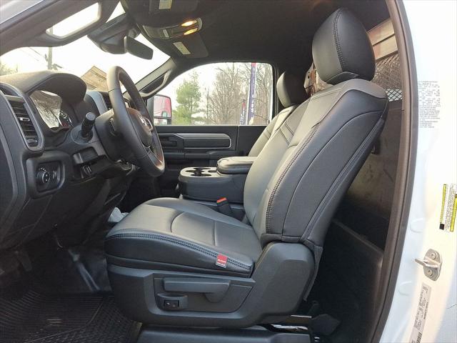 2024 Ram 3500 Chassis Cab Tradesman/SLT