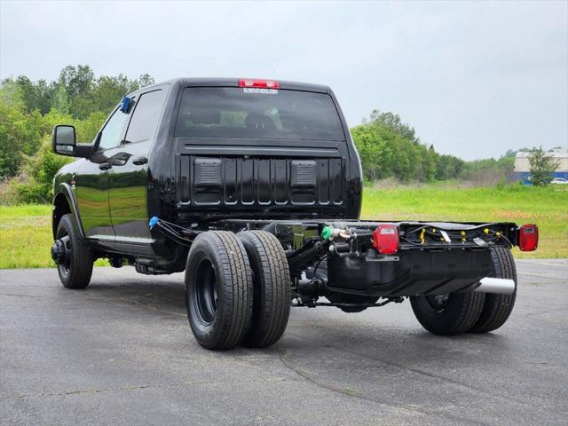 2024 RAM Ram 3500 Chassis Cab RAM 3500 TRADESMAN CREW CAB CHASSIS 4X4 60 CA