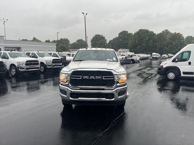 2024 RAM Ram 3500 Chassis Cab RAM 3500 TRADESMAN CREW CAB CHASSIS 4X4 60 CA