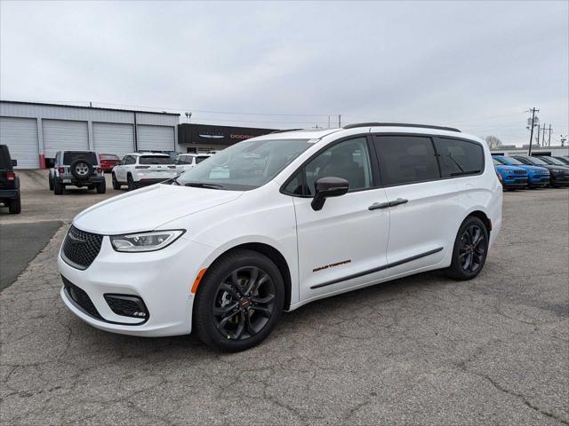 2024 Chrysler Pacifica PACIFICA TOURING L