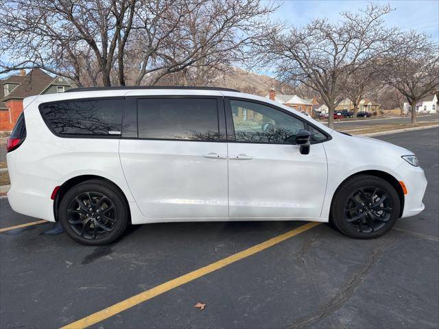 2024 Chrysler Pacifica PACIFICA LIMITED AWD