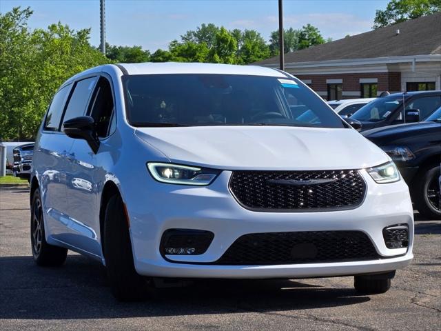 2024 Chrysler Pacifica Hybrid PACIFICA PLUG-IN HYBRID S APPEARANCE