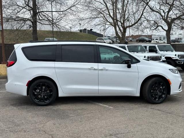 2024 Chrysler Pacifica PACIFICA TOURING L AWD