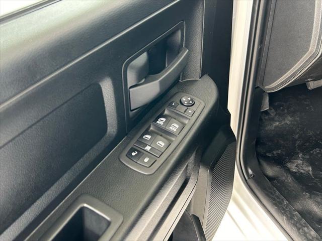 2024 RAM Ram 1500 Classic RAM 1500 CLASSIC TRADESMAN QUAD CAB 4X2 64 BOX