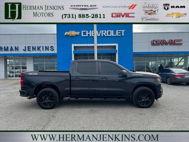 2022 Chevrolet Silverado 1500 4WD Crew Cab Short Bed Custom