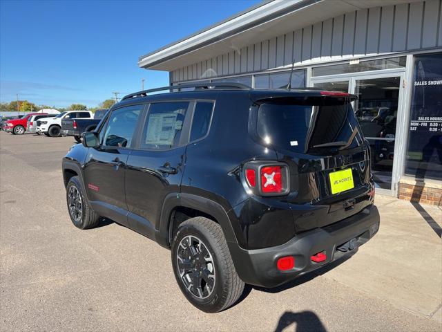 2023 Jeep Renegade RENEGADE TRAILHAWK 4X4