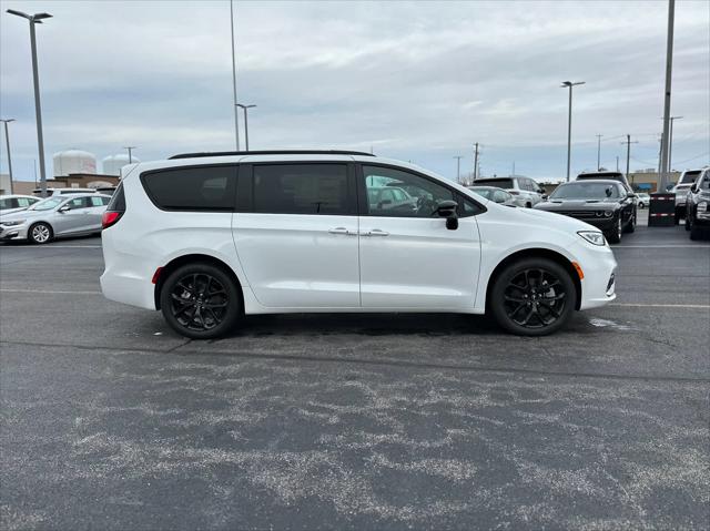 2024 Chrysler Pacifica PACIFICA TOURING L