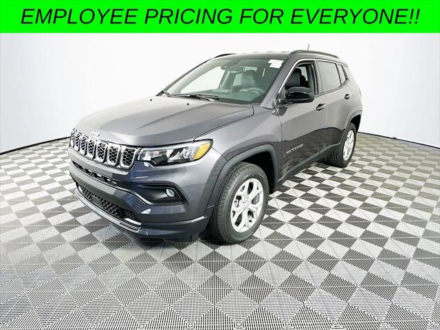 2024 Jeep Compass COMPASS LATITUDE 4X4