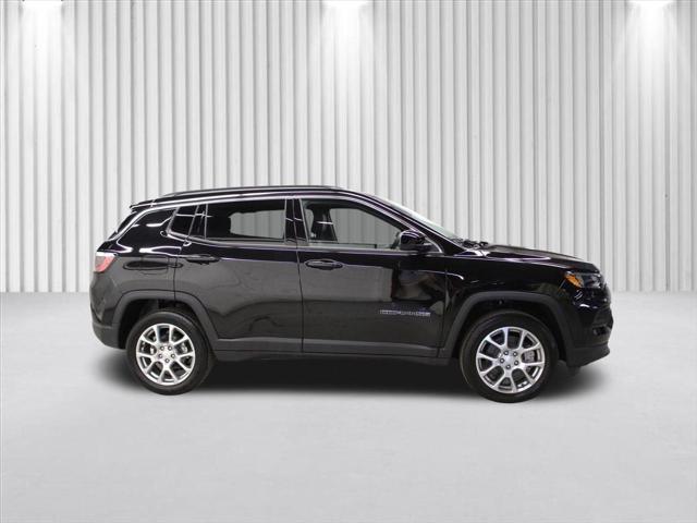 2024 Jeep Compass COMPASS LATITUDE LUX 4X4