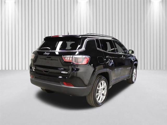 2024 Jeep Compass COMPASS LATITUDE LUX 4X4