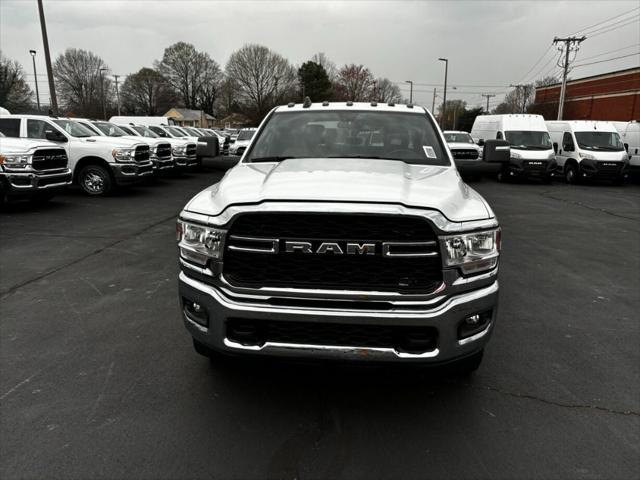 2024 RAM Ram 3500 Chassis Cab RAM 3500 TRADESMAN CREW CAB CHASSIS 4X4 60 CA