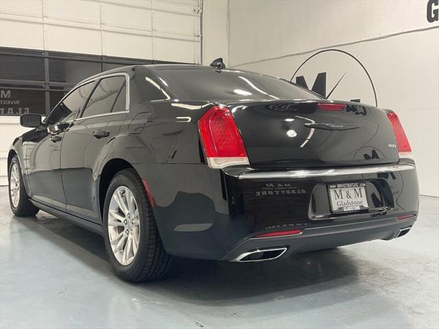 2017 Chrysler 300 Limited