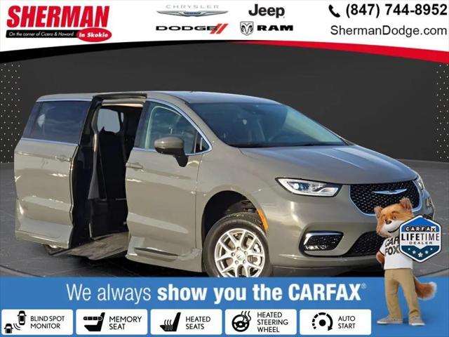 2023 Chrysler Pacifica Touring L for sale in Skokie, IL