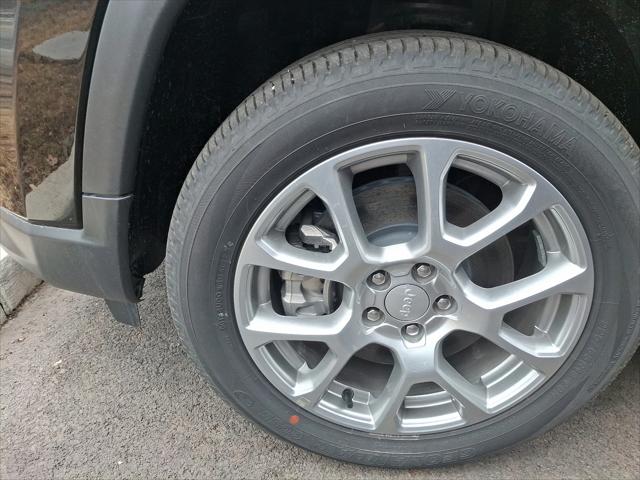 2024 Jeep Compass COMPASS LATITUDE LUX 4X4