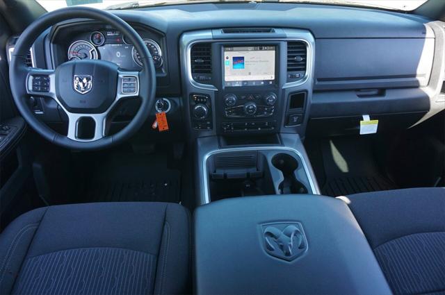 2024 RAM Ram 1500 Classic RAM 1500 CLASSIC WARLOCK QUAD CAB 4X4 64 BOX